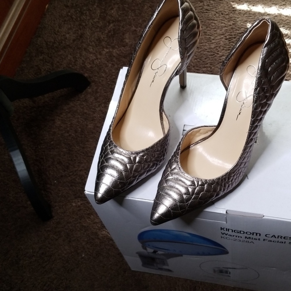 Shoes - Picture 2 of 4